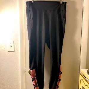Pop leggings as seen on Facebook pockets